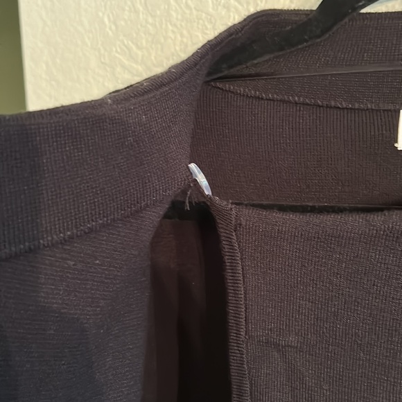 Brand - JM Collection black 3/4 in sleeves with a bell flair with jeweled brooch - Picture 14 of 16